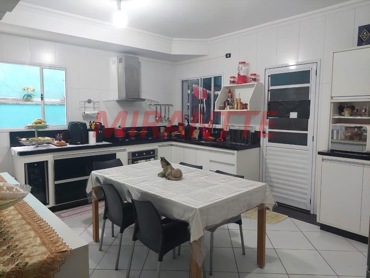 Sobrado de 376m² com 6 quartos em Pedra Branca
