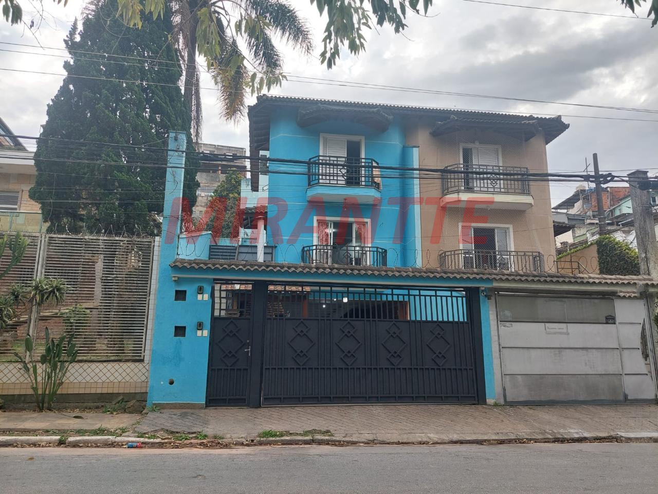 Sobrado de 376m² com 6 quartos em Pedra Branca