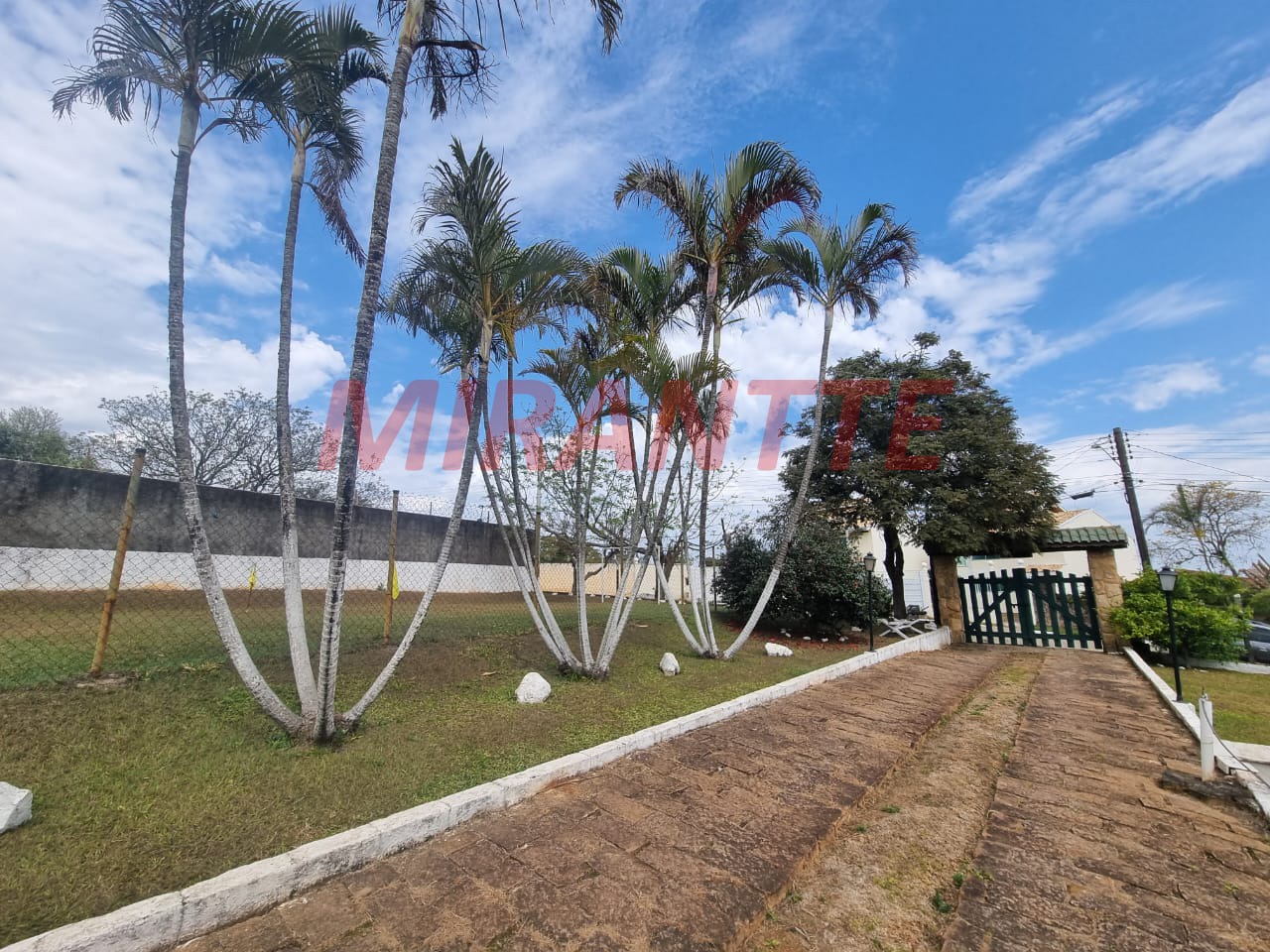 Cond. fechado de 159.9m² com 3 quartos em Canjica (Terra Preta)