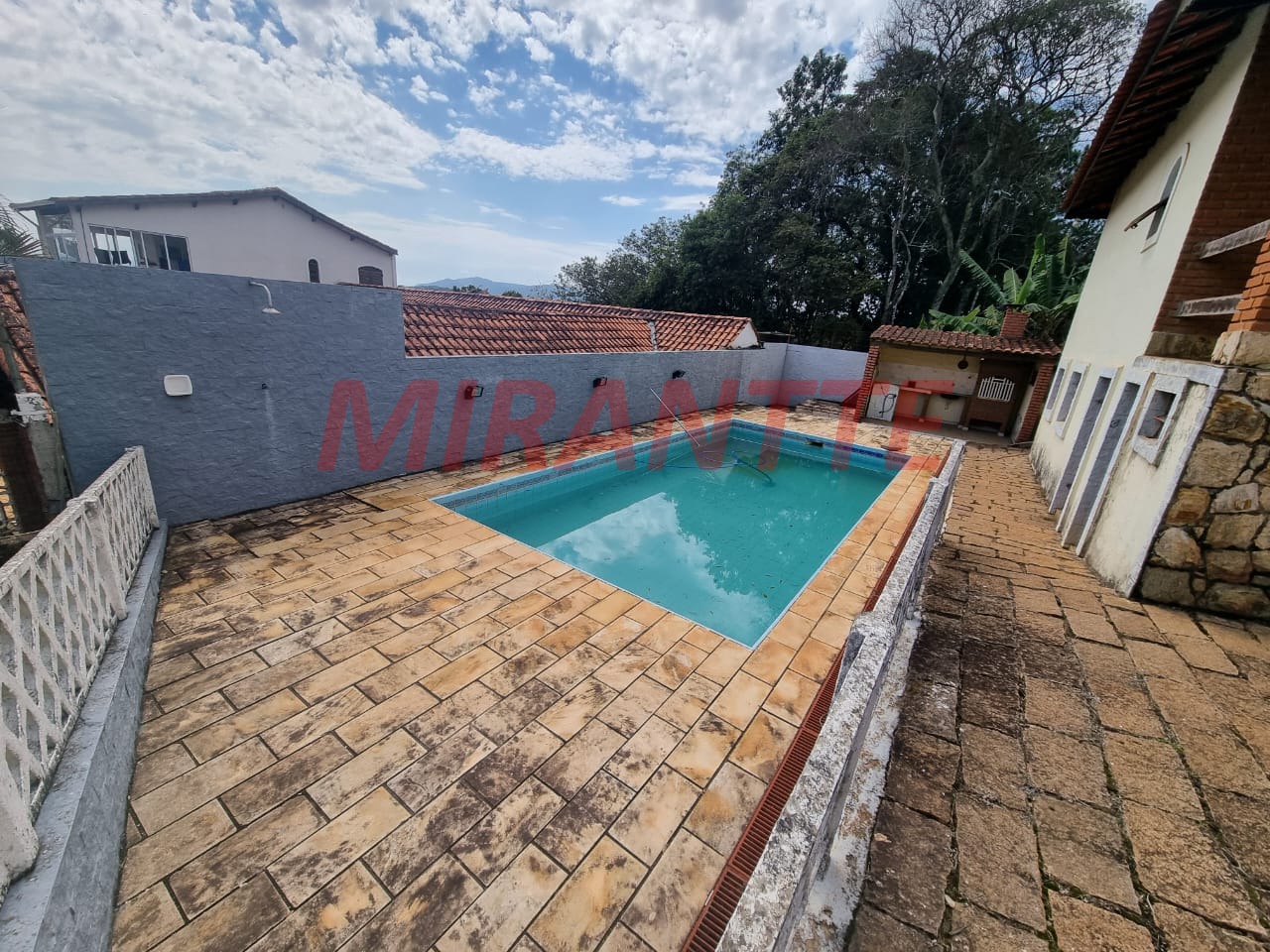 Cond. fechado de 159.9m² com 3 quartos em Canjica (Terra Preta)