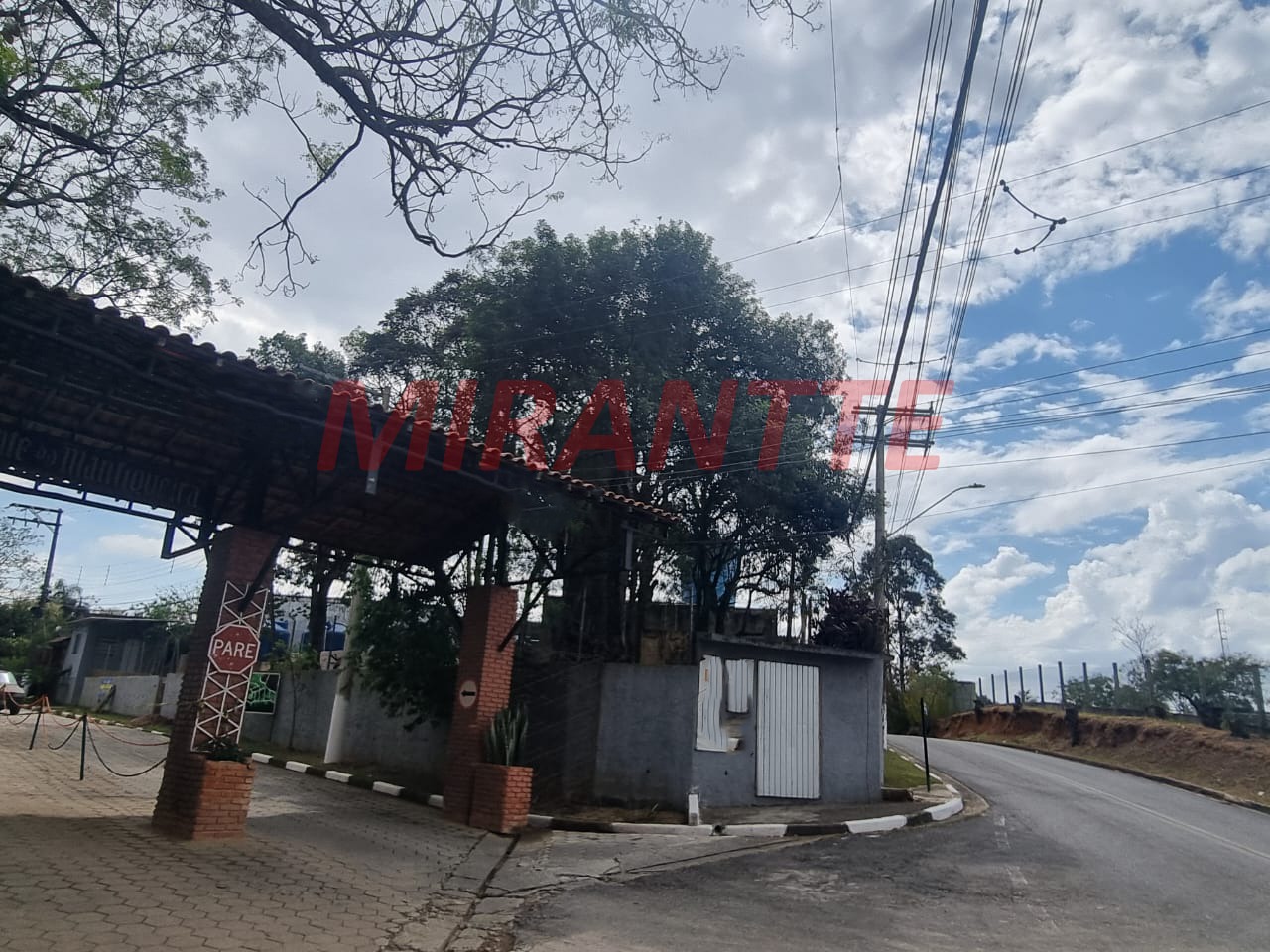 Cond. fechado de 159.9m² com 3 quartos em Canjica (Terra Preta)