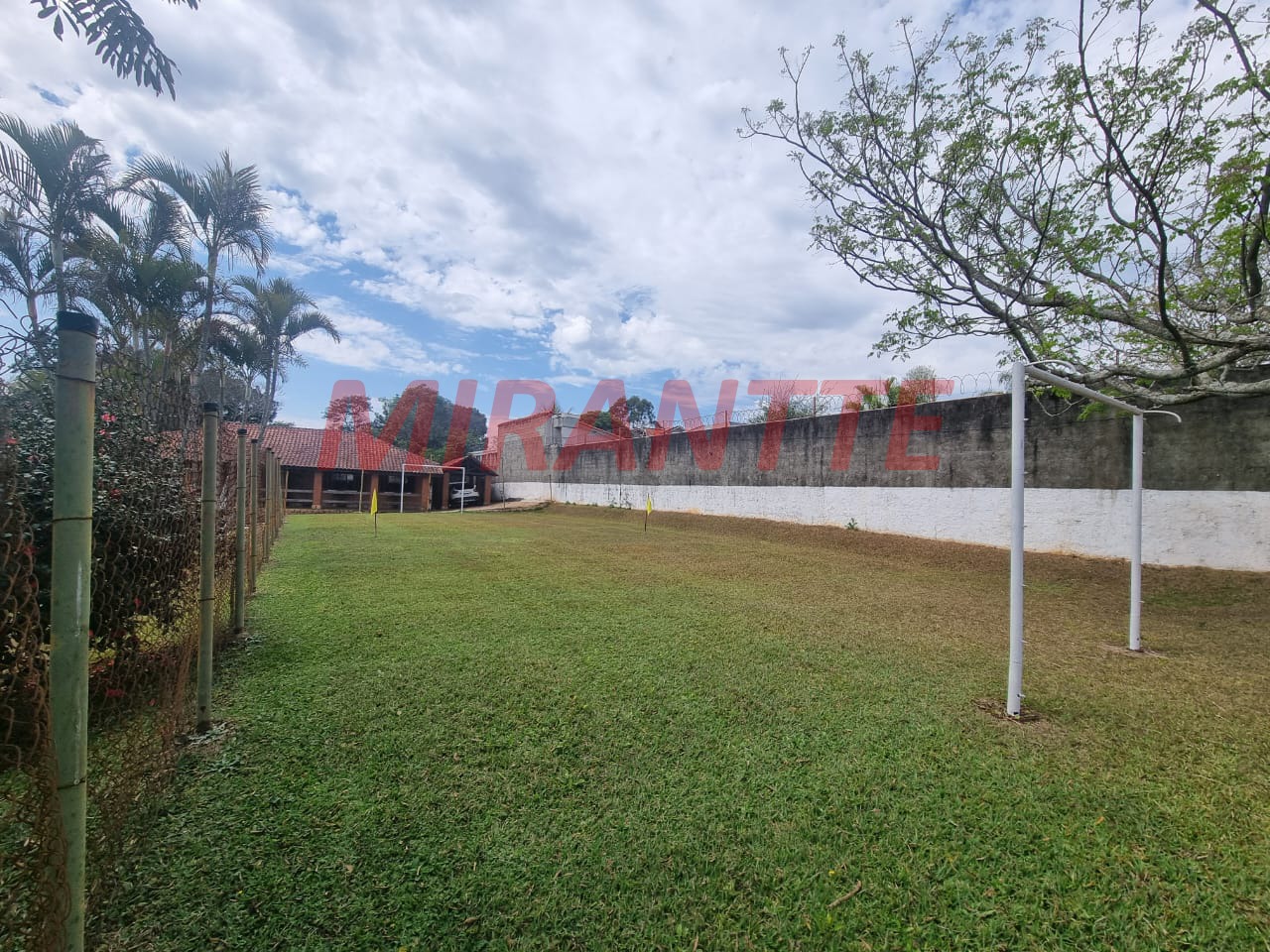 Cond. fechado de 159.9m² com 3 quartos em Canjica (Terra Preta)