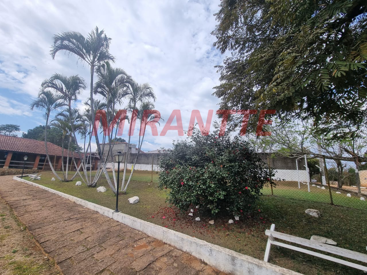 Cond. fechado de 159.9m² com 3 quartos em Canjica (Terra Preta)