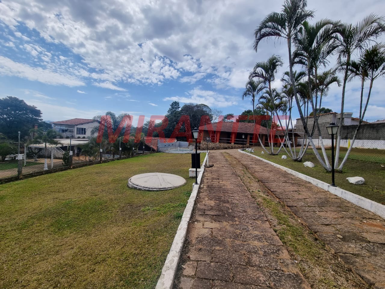 Cond. fechado de 159.9m² com 3 quartos em Canjica (Terra Preta)