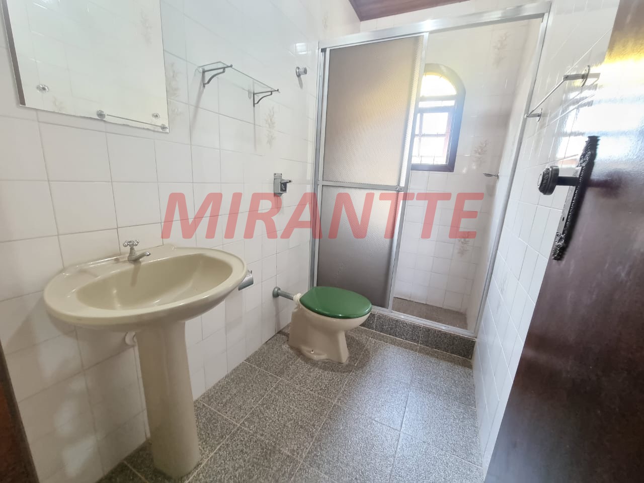 Cond. fechado de 159.9m² com 3 quartos em Canjica (Terra Preta)