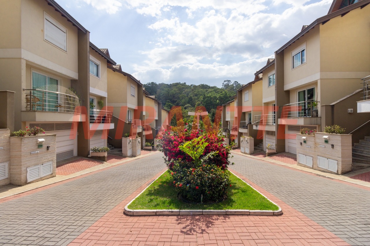 Sobrado de 300m² com 5 quartos em Jardim Bibi