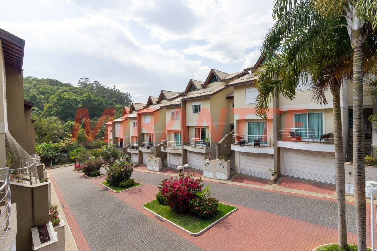 Sobrado de 300m² com 5 quartos em Jardim Bibi