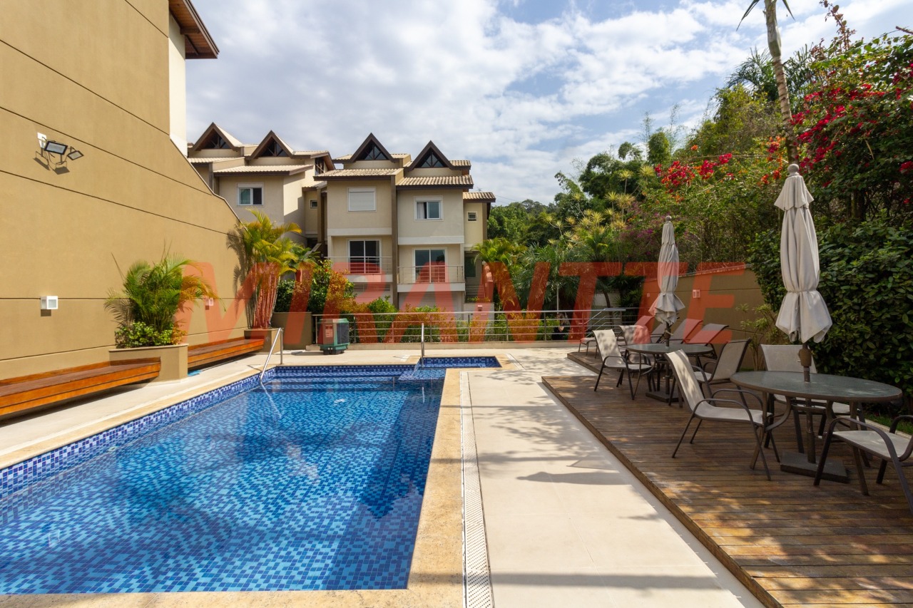 Sobrado de 300m² com 5 quartos em Jardim Bibi