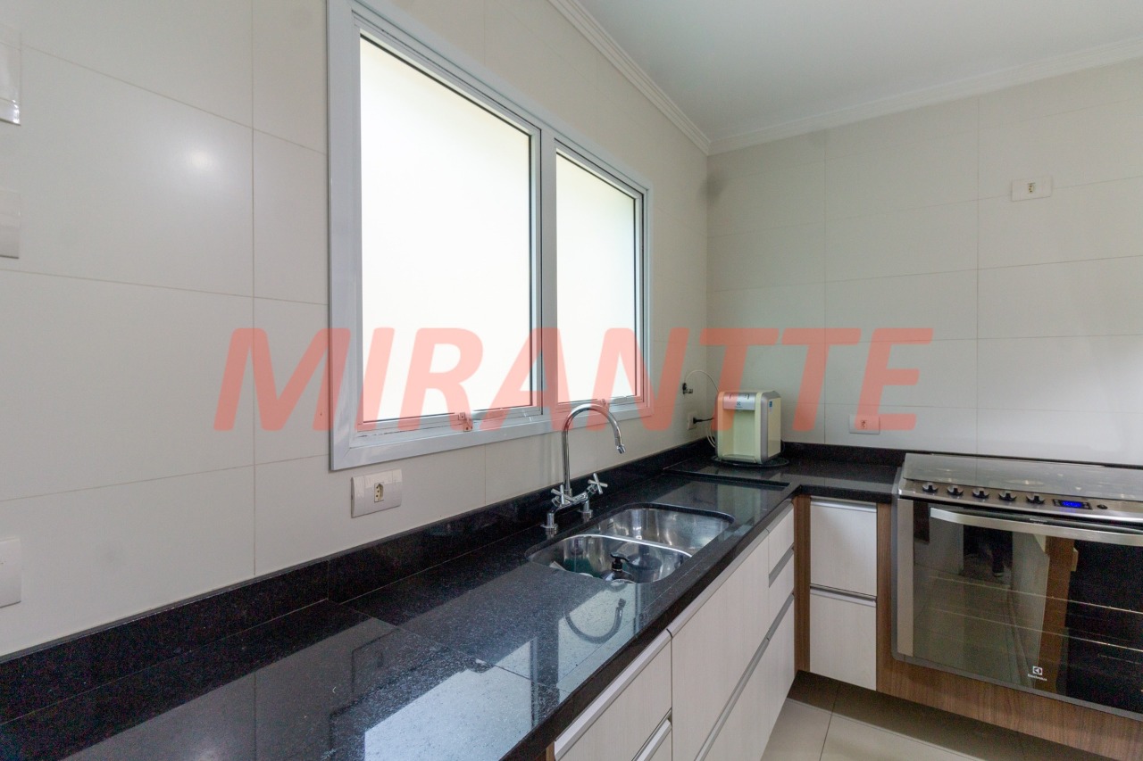 Sobrado de 300m² com 5 quartos em Jardim Bibi