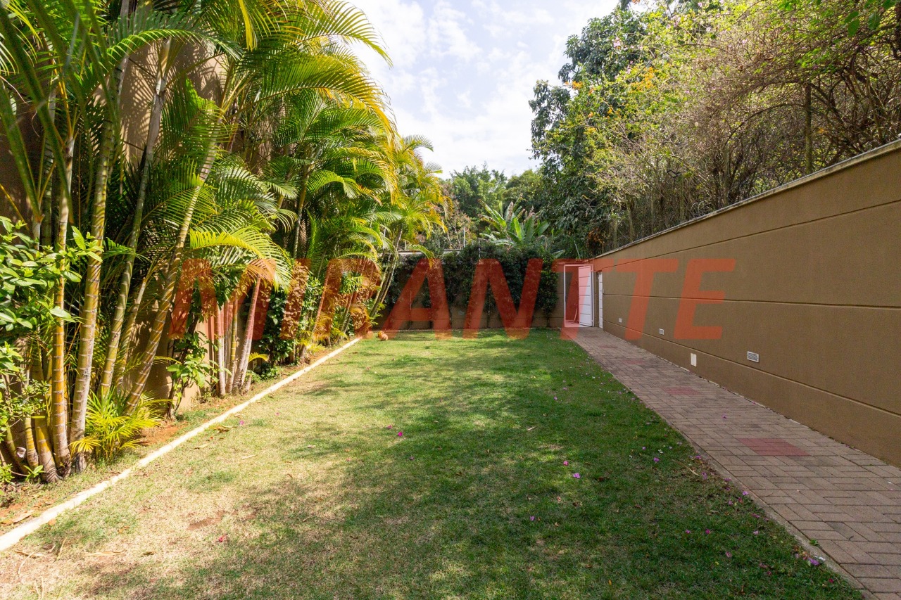 Sobrado de 300m² com 5 quartos em Jardim Bibi