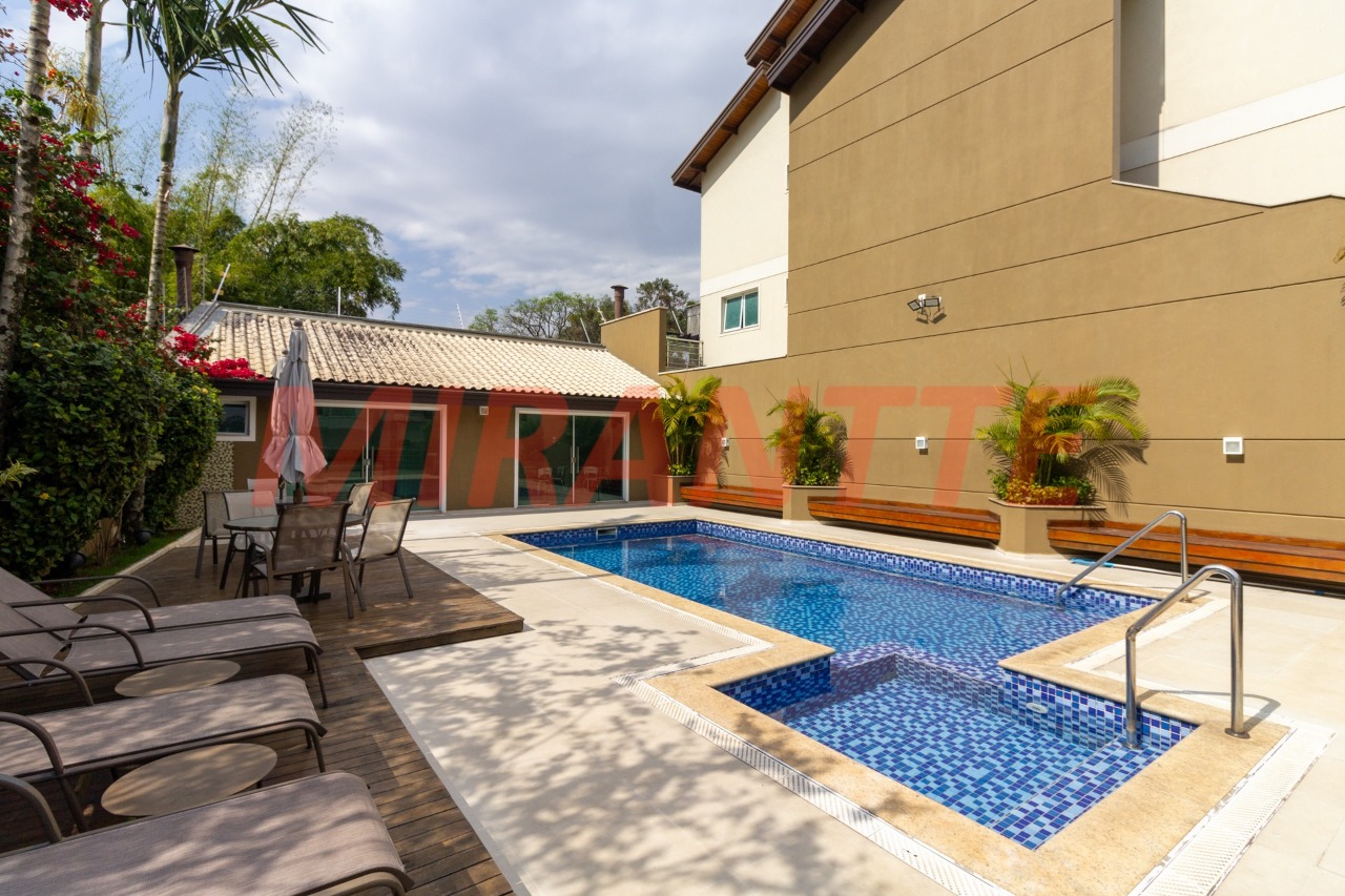 Sobrado de 300m² com 5 quartos em Jardim Bibi