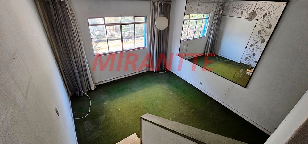 Sobrado de 200m² com 4 quartos em Santana
