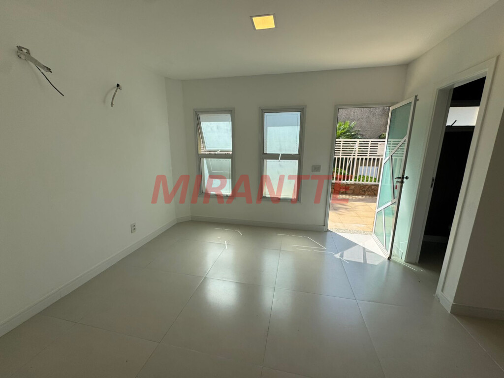 Cond. fechado de 157m² com 3 quartos em Chora Menino