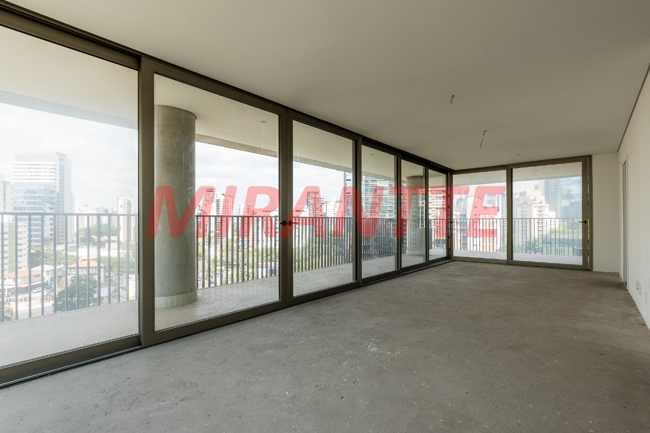 Apartamento de 231m² com 3 quartos em Vila Olimpia