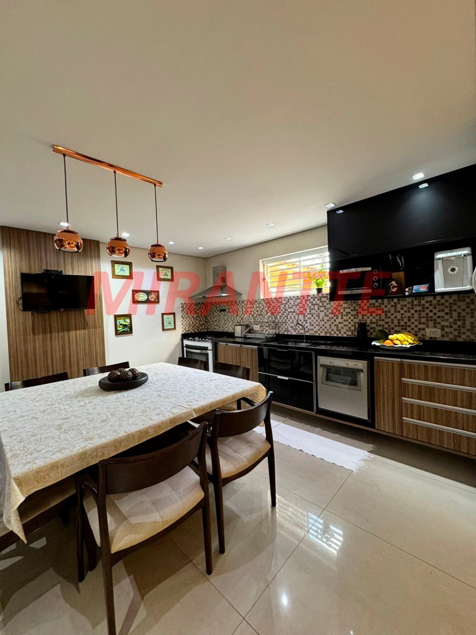 Sobrado de 221m² com 3 quartos em Vila Mazzei