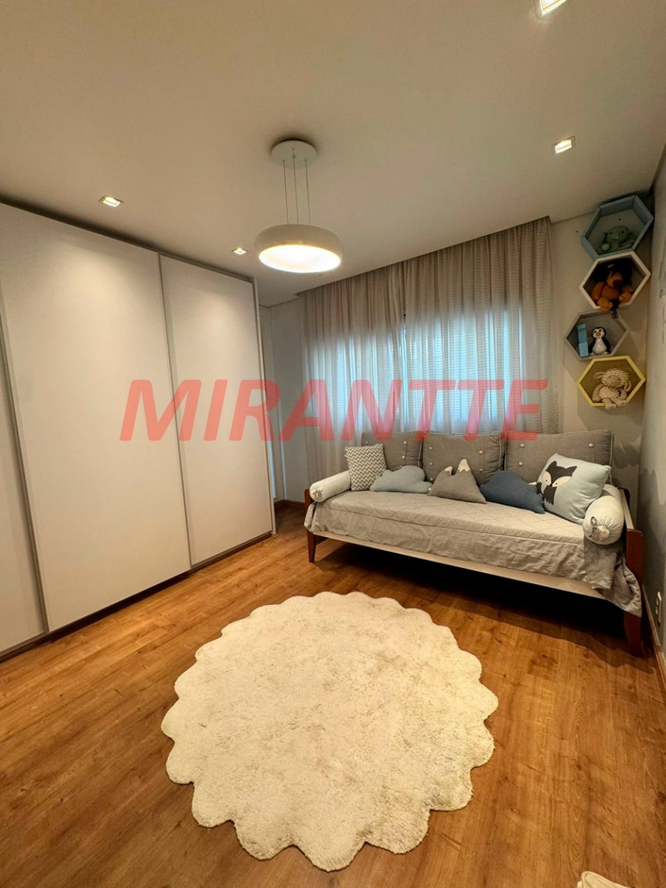 Sobrado de 221m² com 3 quartos em Vila Mazzei