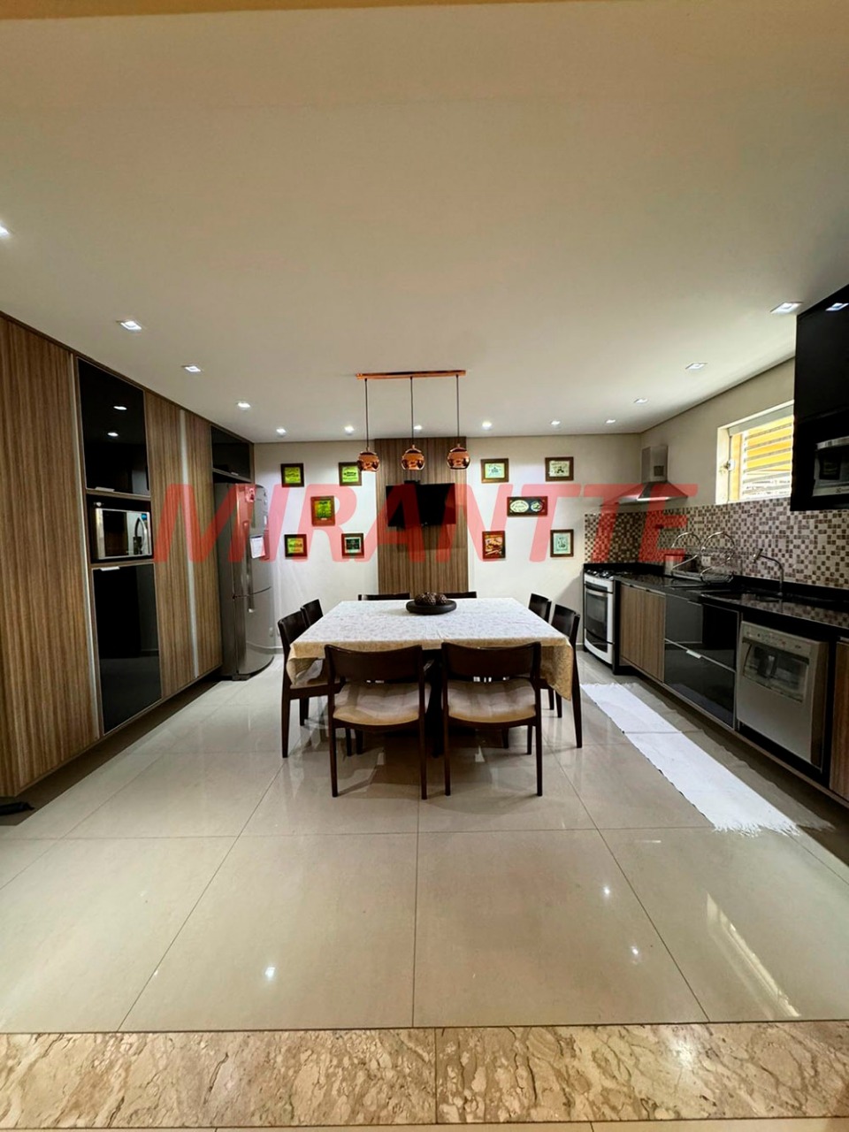 Sobrado de 221m² com 3 quartos em Vila Mazzei