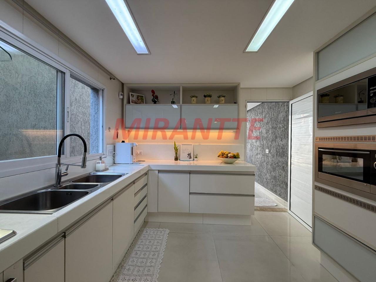 Sobrado de 217m² com 3 quartos em Vila Pereira Cerca