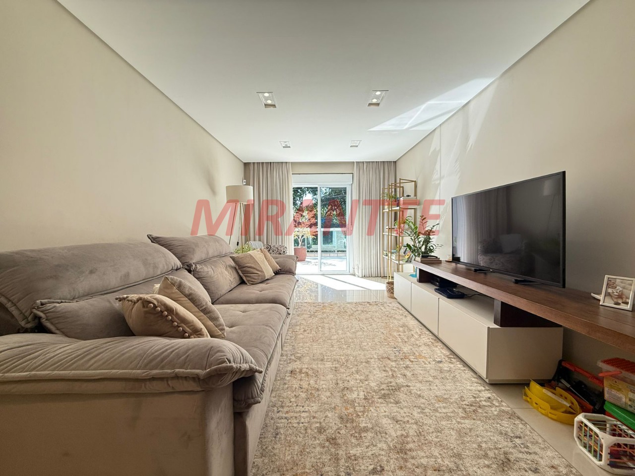 Sobrado de 217m² com 3 quartos em Vila Pereira Cerca