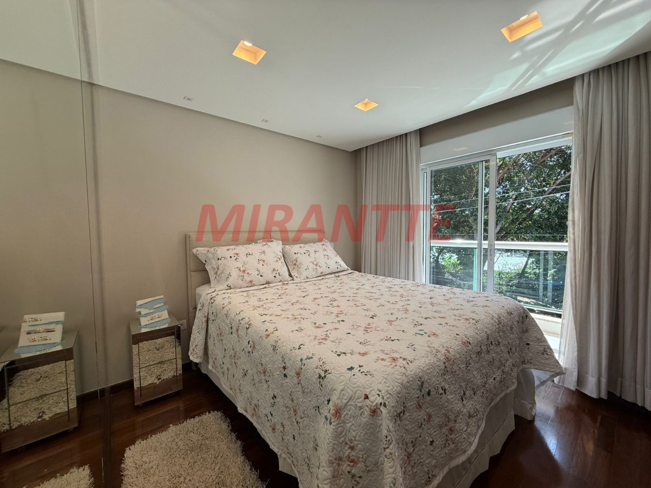 Sobrado de 217m² com 3 quartos em Vila Pereira Cerca