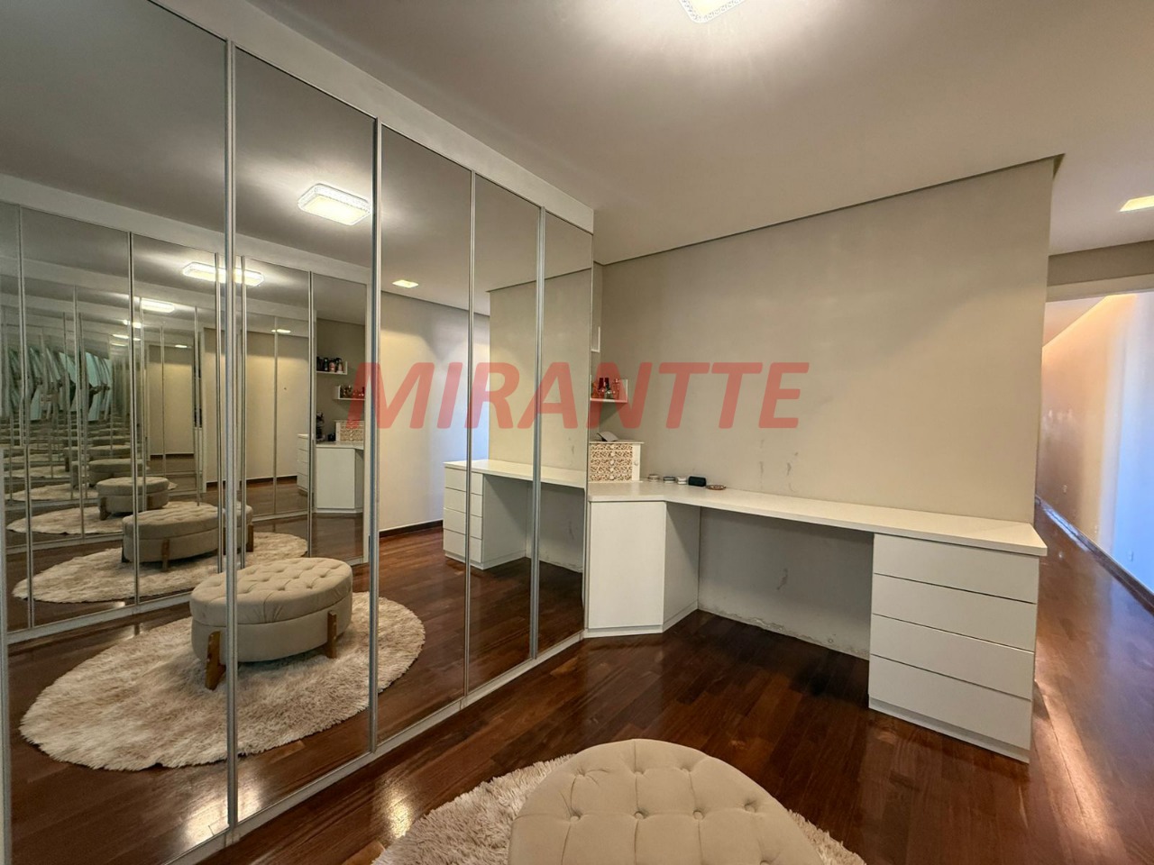 Sobrado de 217m² com 3 quartos em Vila Pereira Cerca