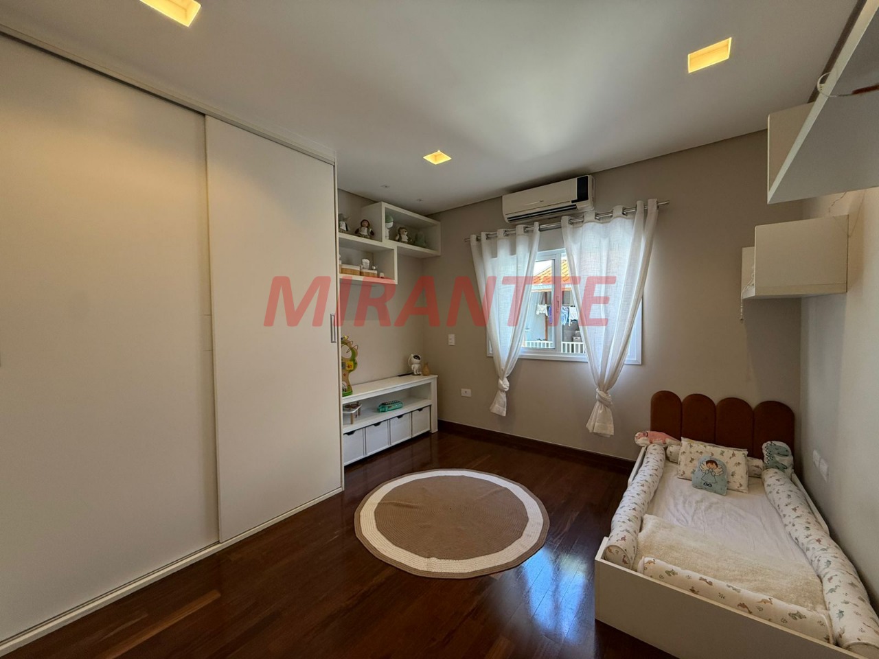 Sobrado de 217m² com 3 quartos em Vila Pereira Cerca