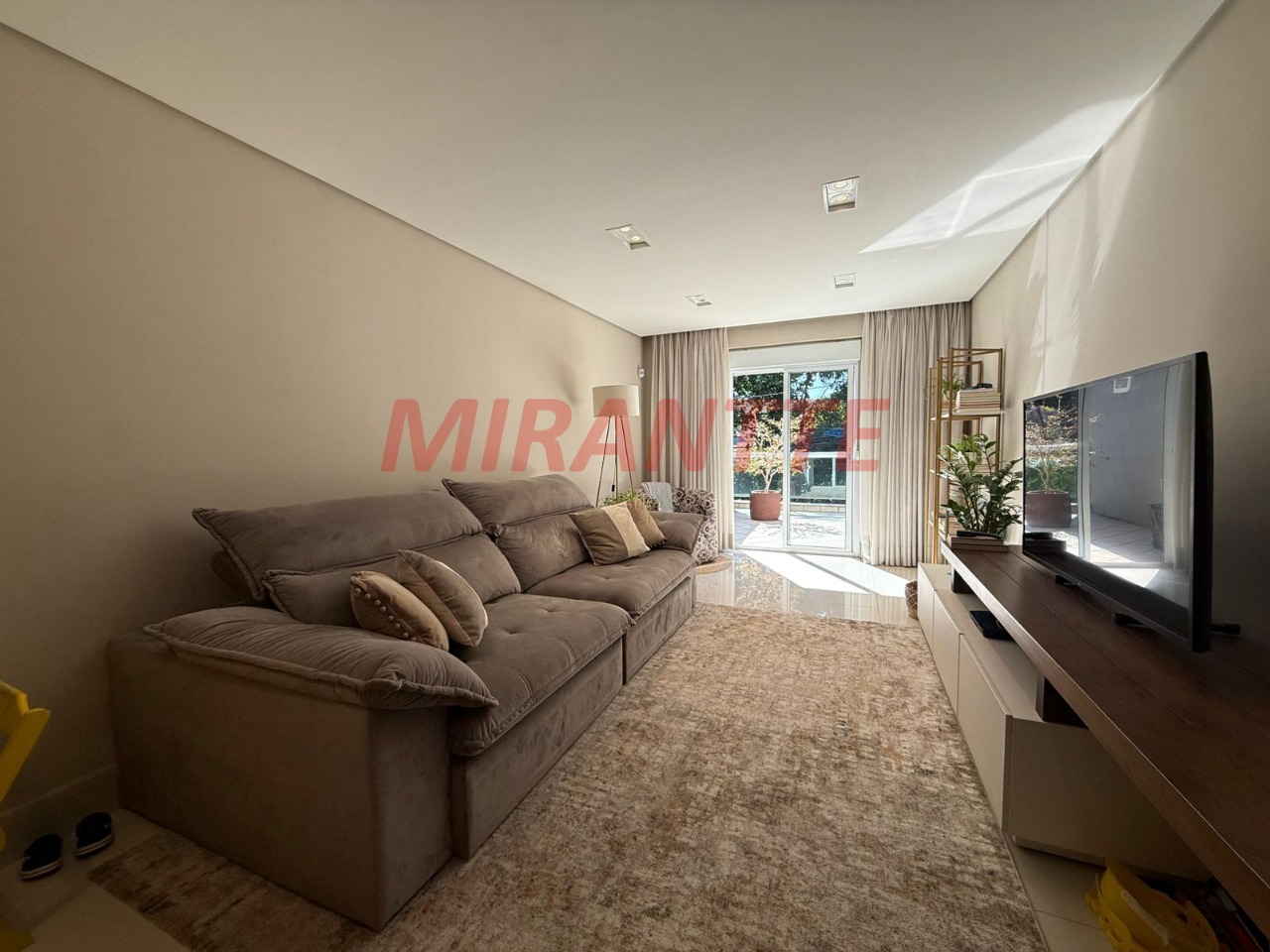 Sobrado de 217m² com 3 quartos em Vila Pereira Cerca