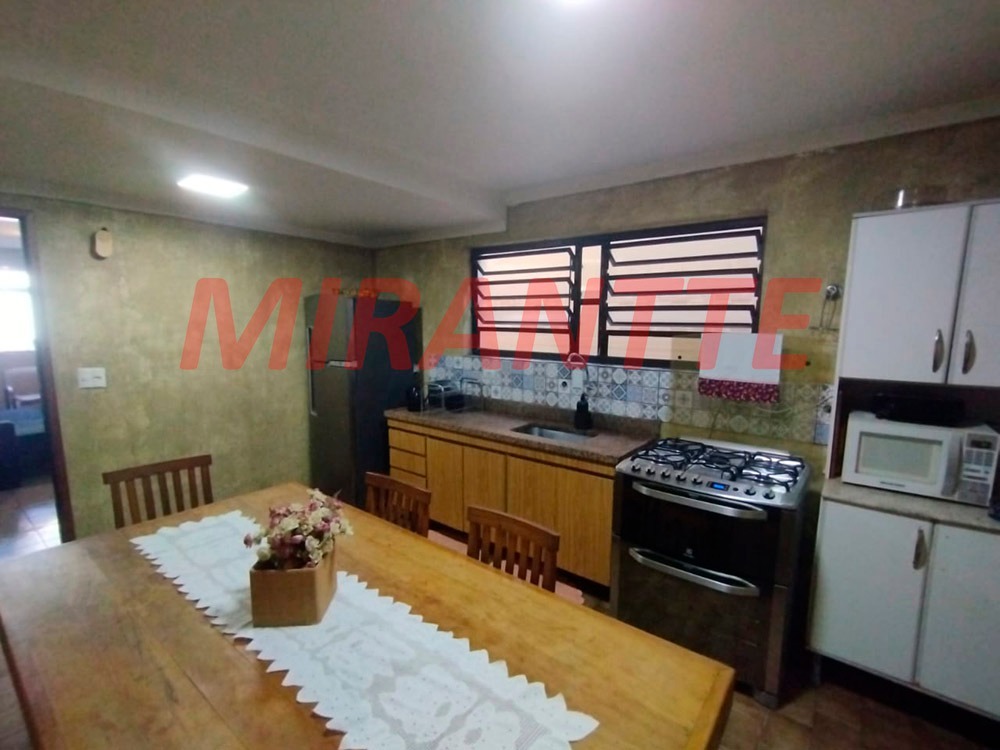 Sobrado de 170m² com 4 quartos em Vila Gustavo