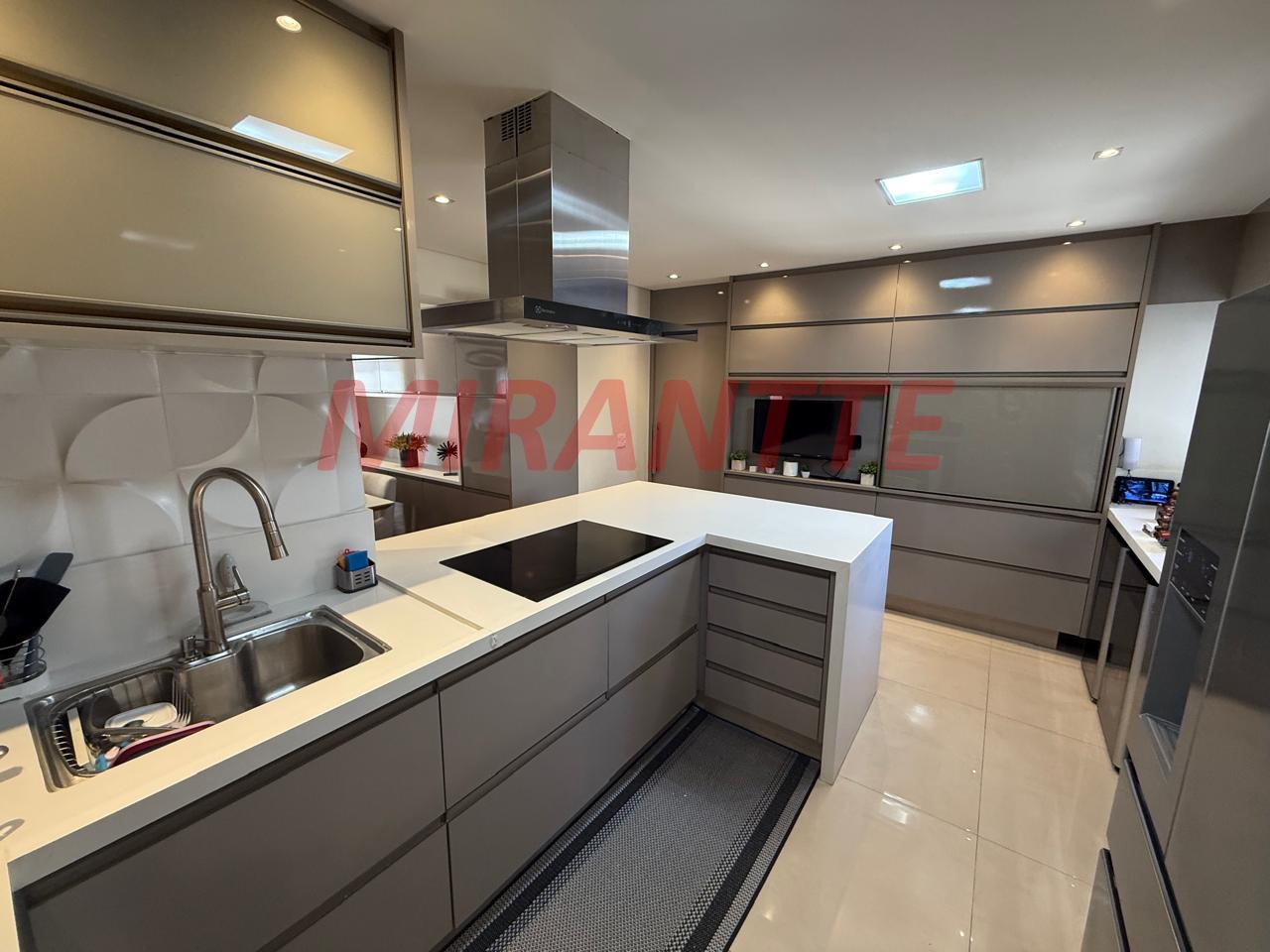 Apartamento de 147m² com 3 quartos em Água Fria