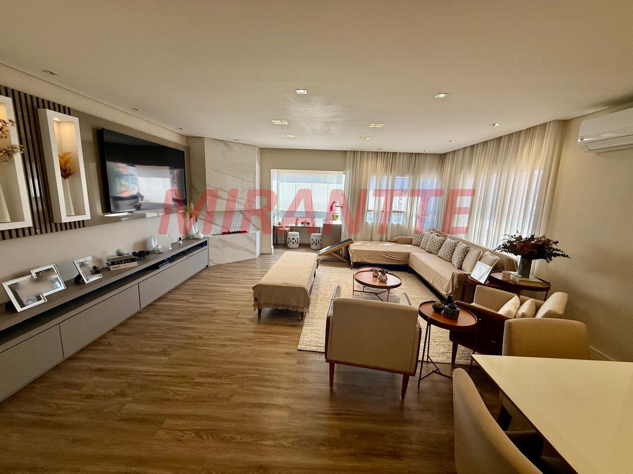 Apartamento de 147m² com 3 quartos em Água Fria