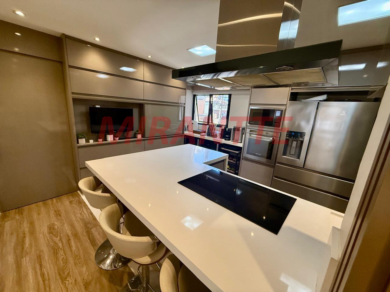 Apartamento de 147m² com 3 quartos em Água Fria