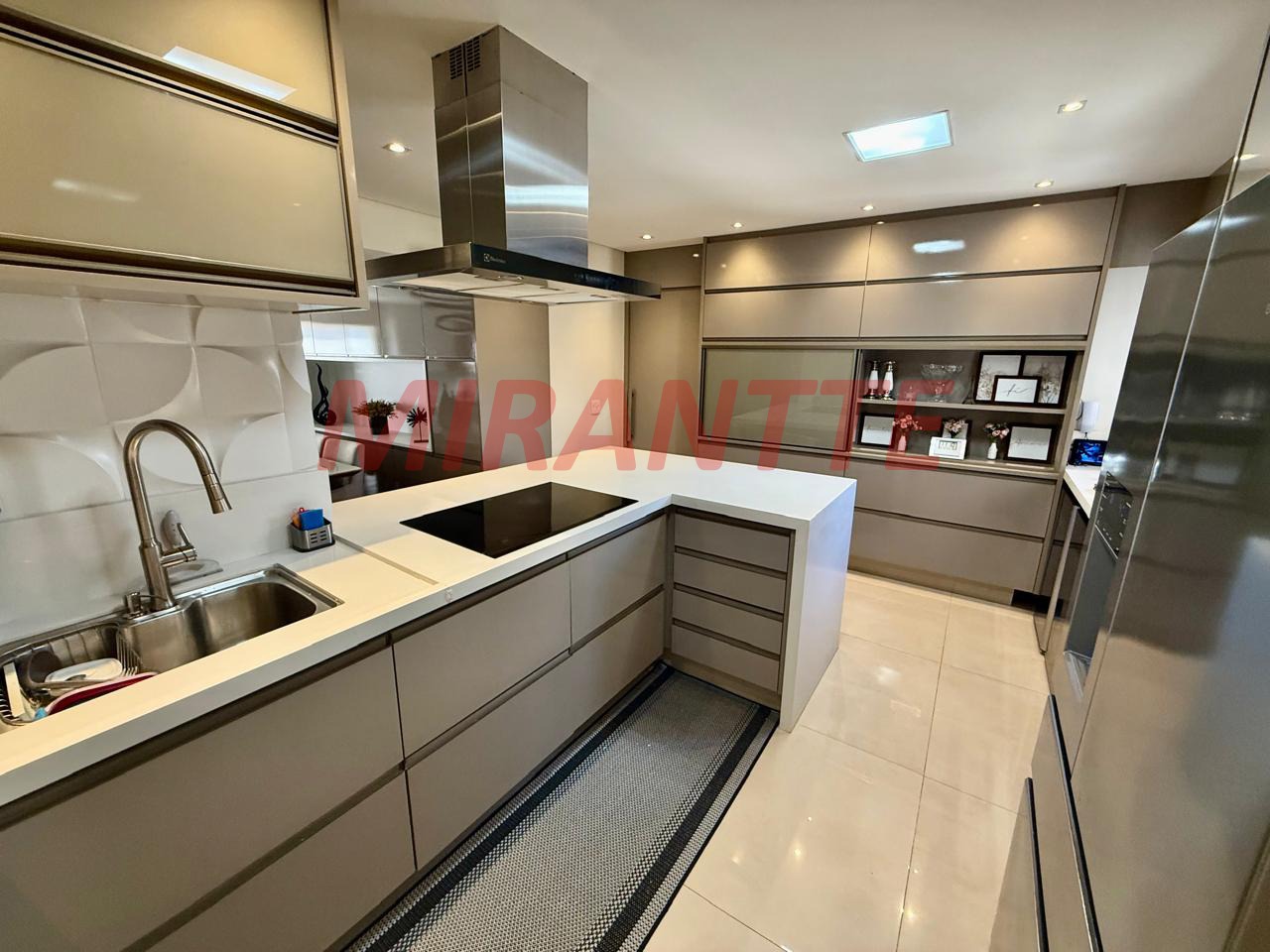 Apartamento de 147m² com 3 quartos em Água Fria