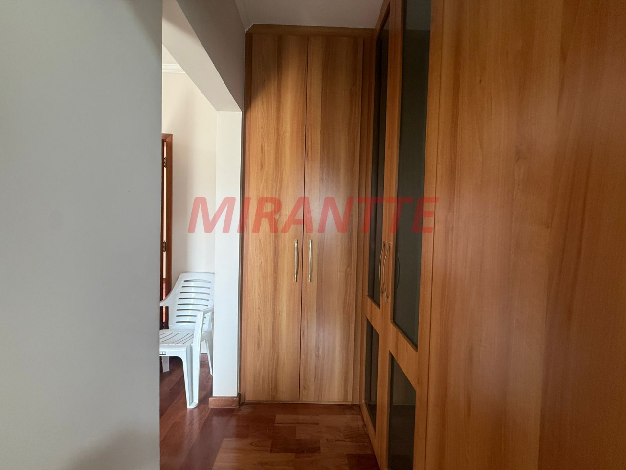 Sobrado de 280m² com 4 quartos em Jardim Guapíra