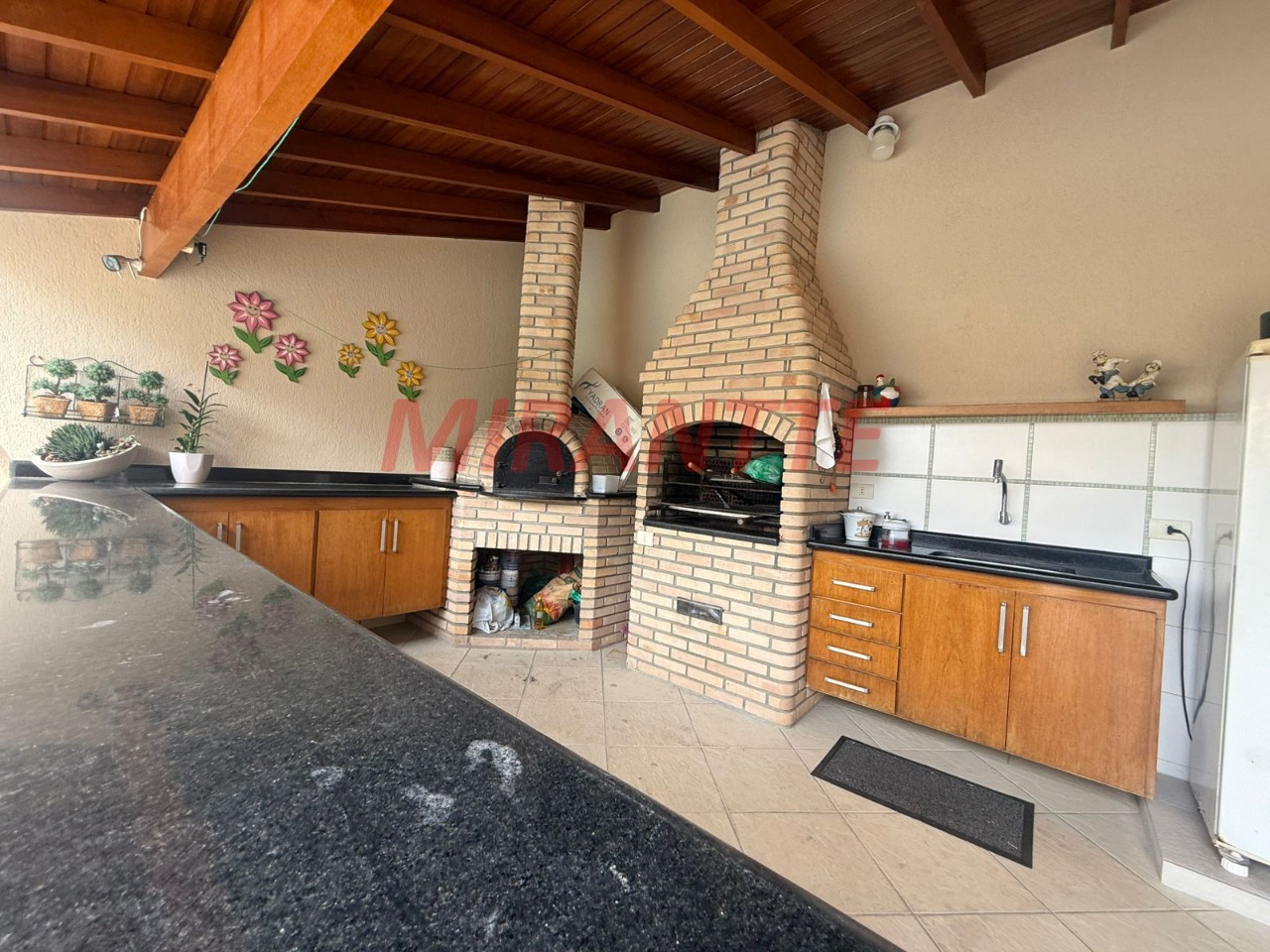 Sobrado de 280m² com 4 quartos em Jardim Guapíra
