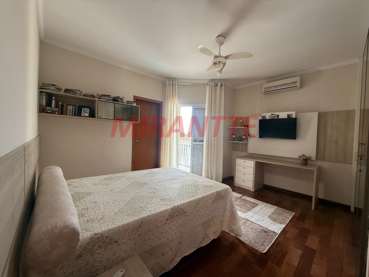 Sobrado de 280m² com 4 quartos em Jardim Guapíra