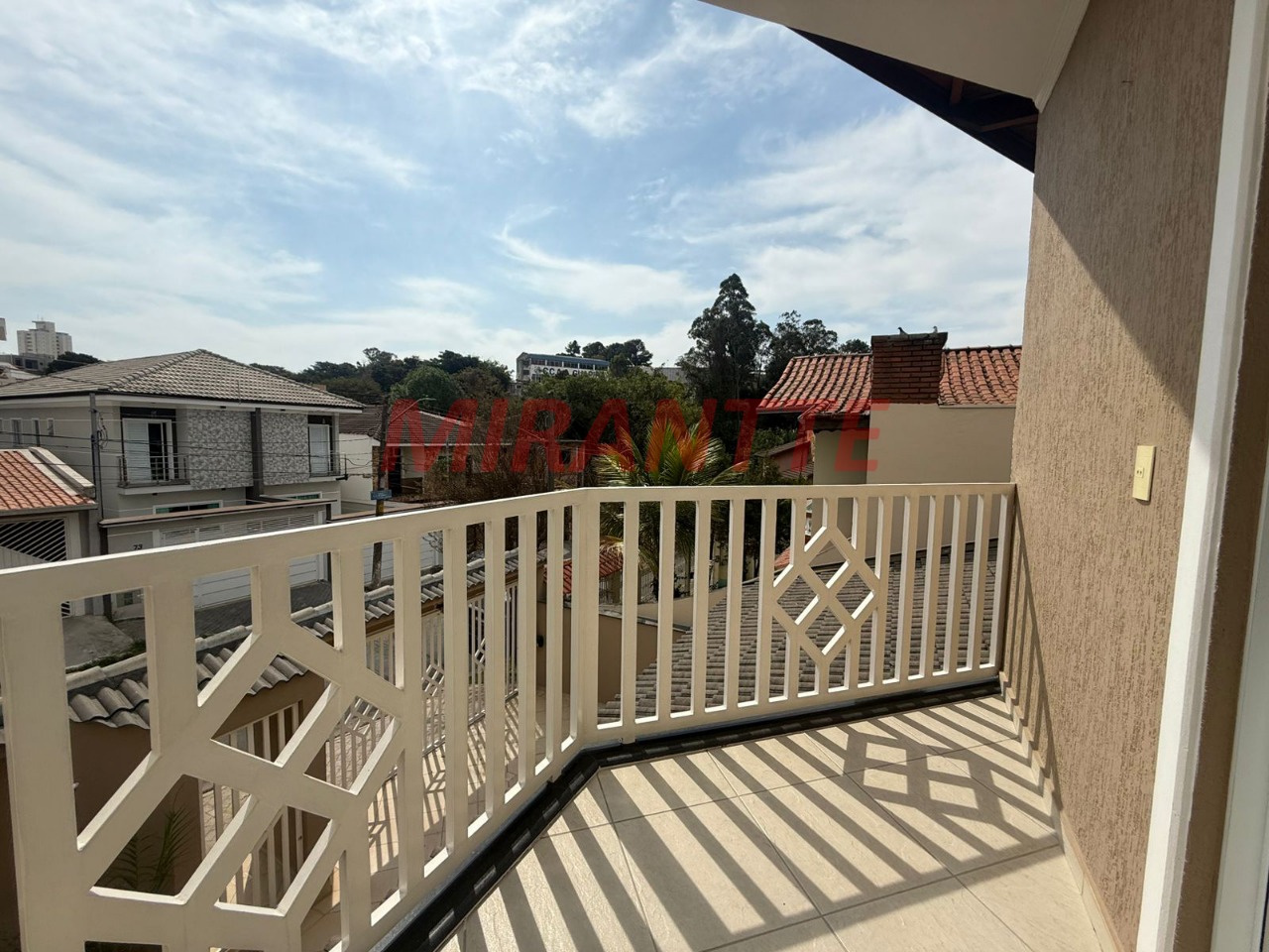 Sobrado de 280m² com 4 quartos em Jardim Guapíra