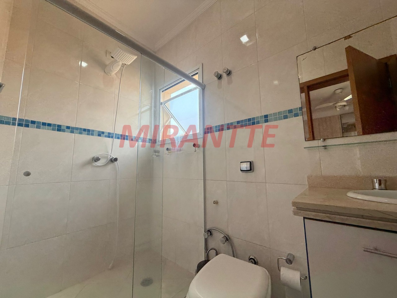 Sobrado de 280m² com 4 quartos em Jardim Guapíra