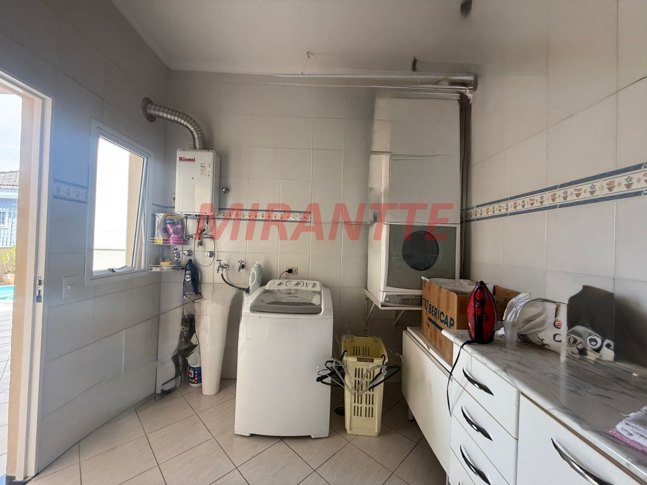 Sobrado de 280m² com 4 quartos em Jardim Guapíra