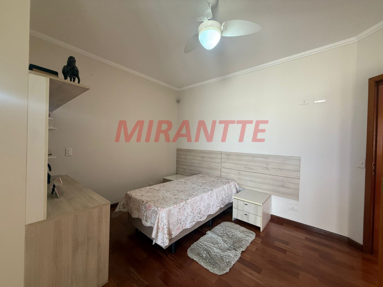 Sobrado de 280m² com 4 quartos em Jardim Guapíra