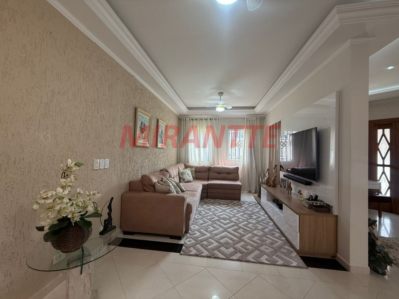 Sobrado de 280m² com 4 quartos em Jardim Guapíra