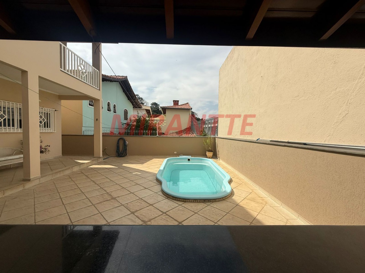 Sobrado de 280m² com 4 quartos em Jardim Guapíra