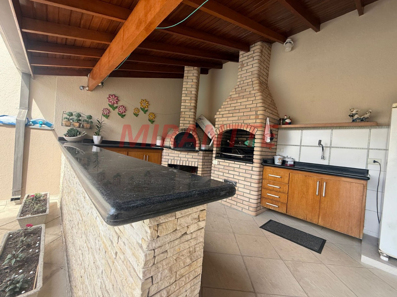 Sobrado de 280m² com 4 quartos em Jardim Guapíra