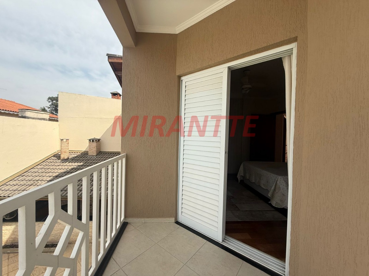 Sobrado de 280m² com 4 quartos em Jardim Guapíra