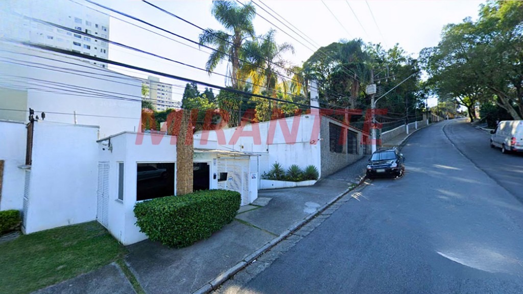 Cond. fechado de 330m² com 4 quartos em Vila Albertina