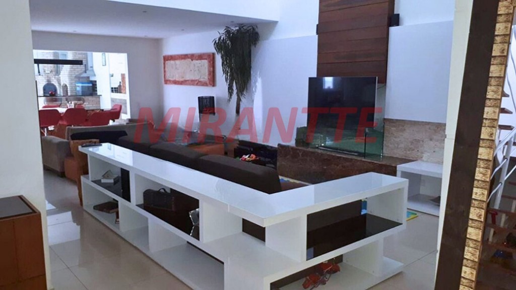 Cond. fechado de 330m² com 4 quartos em Vila Albertina