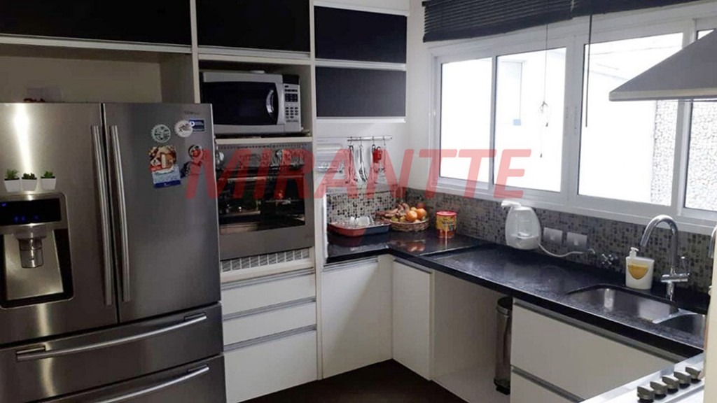 Cond. fechado de 330m² com 4 quartos em Vila Albertina