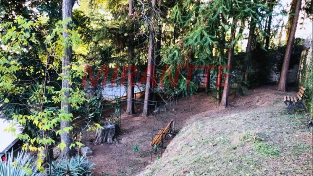 Cond. fechado de 330m² com 4 quartos em Vila Albertina