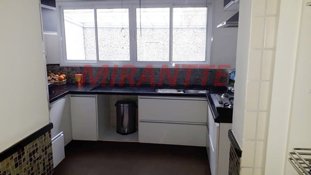 Cond. fechado de 330m² com 4 quartos em Vila Albertina