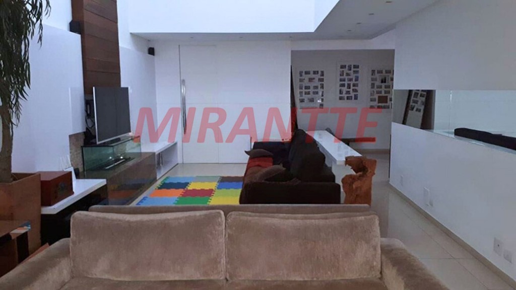 Cond. fechado de 330m² com 4 quartos em Vila Albertina