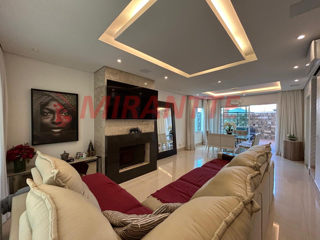 Cond. fechado de 350m² com 4 quartos em Tremembe